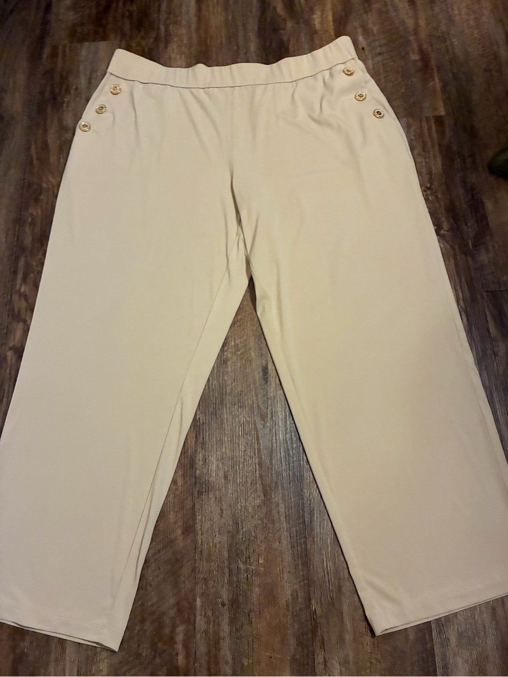 Susan Graver Office Wear Cream Cropped Preppy Pants with Gold Buttons 1XP - Picture 6 of 9
